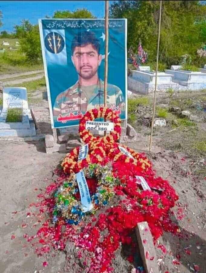 KhalilTaimor's tweet photo. وہ پھول سر چڑھا جو چمن سے جدا ہوا
عزت اسی کو ملی جو وطن پہ قرباں ہوا🇵🇰⚔️🇵🇰
❣️🇵🇰⚔️🇵🇰🗡️🇵🇰❣️
#_PAK_ARMY https://t.co/ULNqmWYGVB