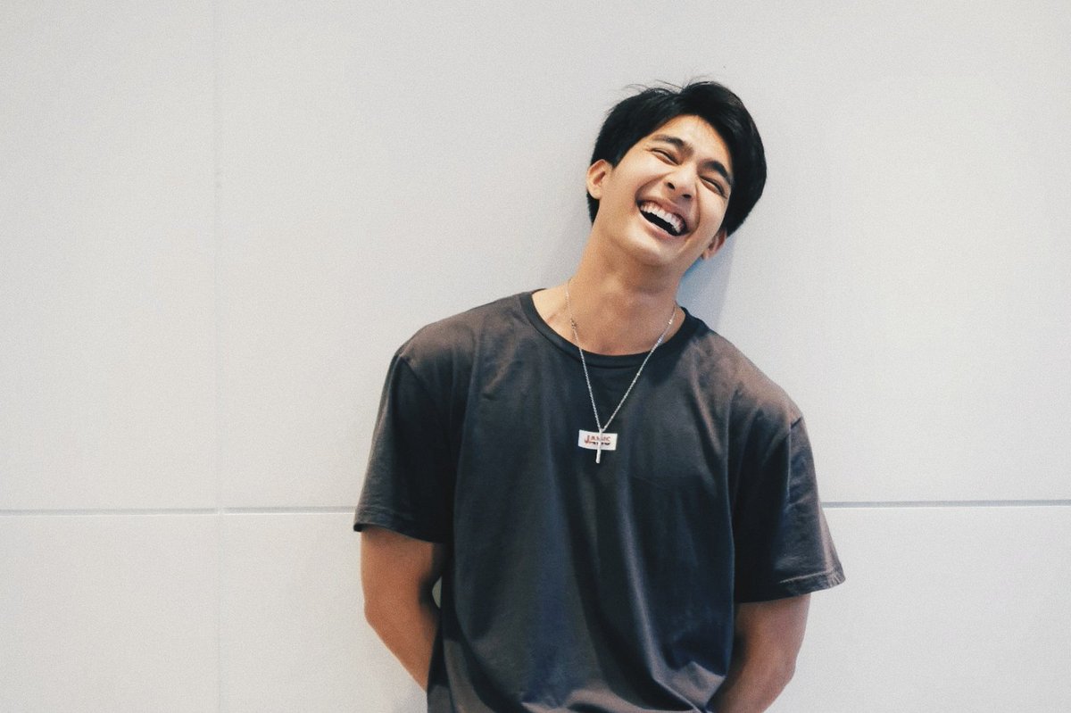 theearthepics's tweet image. happiness really looks good on you :)