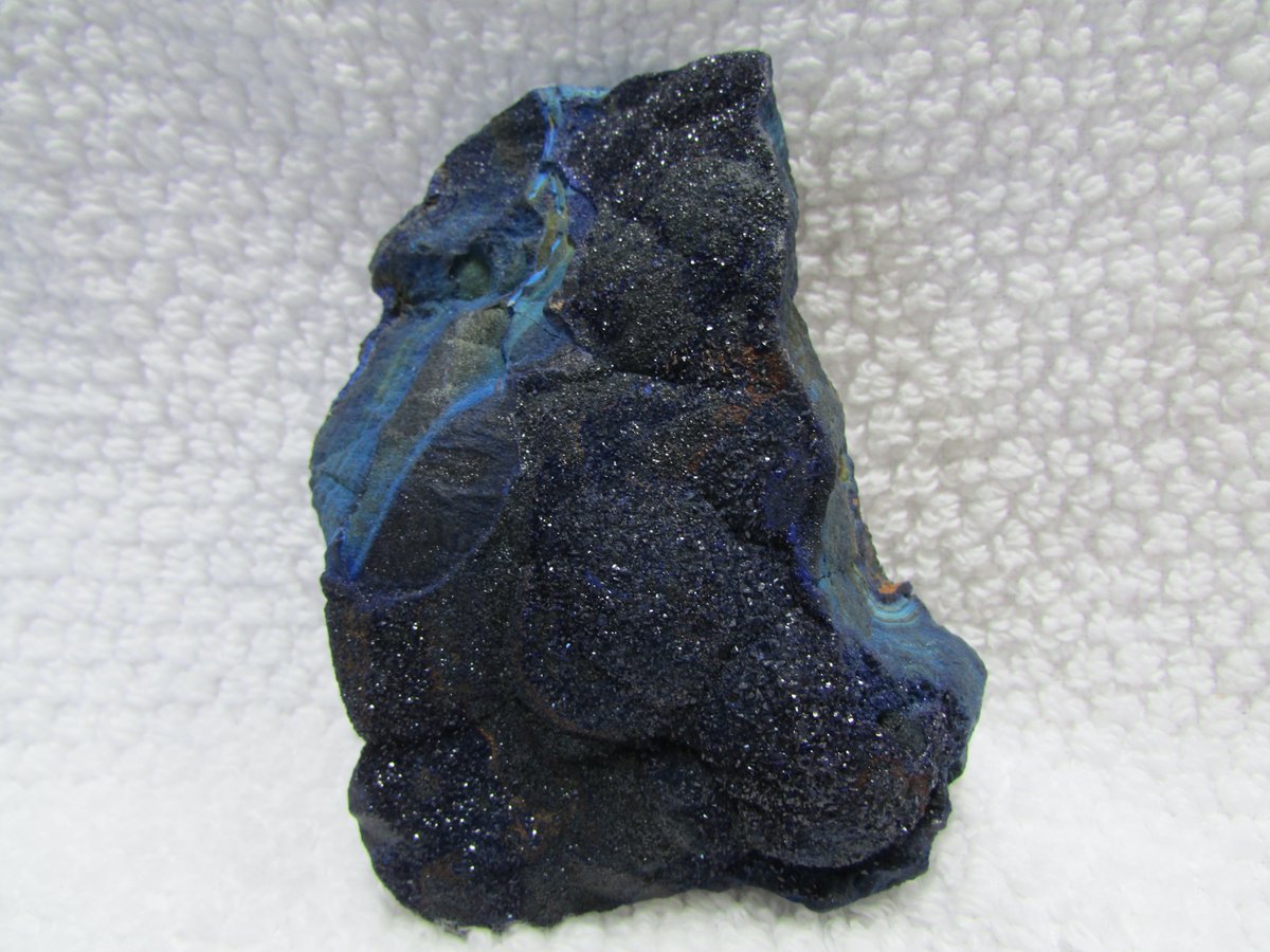 Bisbeeborn1's tweet photo. Friday's Featured Mineral
Another beautiful azurite from Bisbee, Arizona.  This one is sure to please with alternating light blue azurite and malachite banding and botryoidal azurite with druzy crystals.
 https://t.co/674VdlsZr8…
#azurite #mineralspecimen #minerals #finemineral https://t.co/XVOuG6IeAw