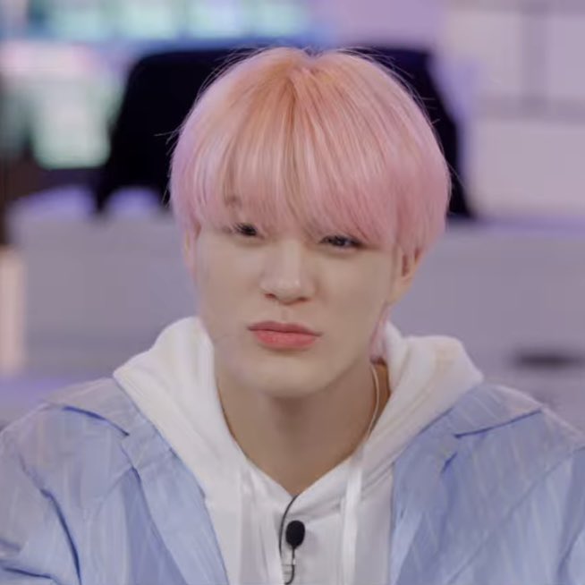 jeno talking in pout