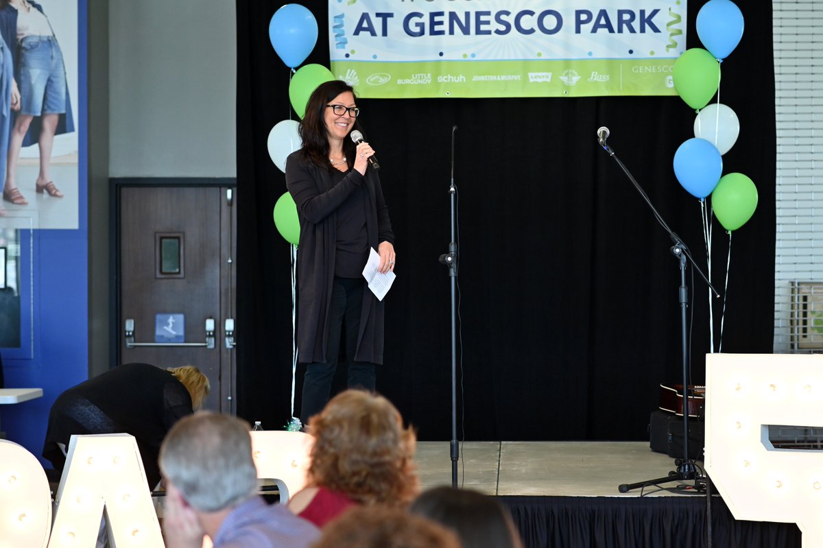 Genesco_Inc's tweet photo. We’re movin’ on up… to our new 535 office space! This week we celebrated with one last bash at our GPAB offices. After 55 years, we begin the move to our new 535 offices nearby for our next exciting chapter. #footwearfocused #genesco https://t.co/qvVvNo2xEA