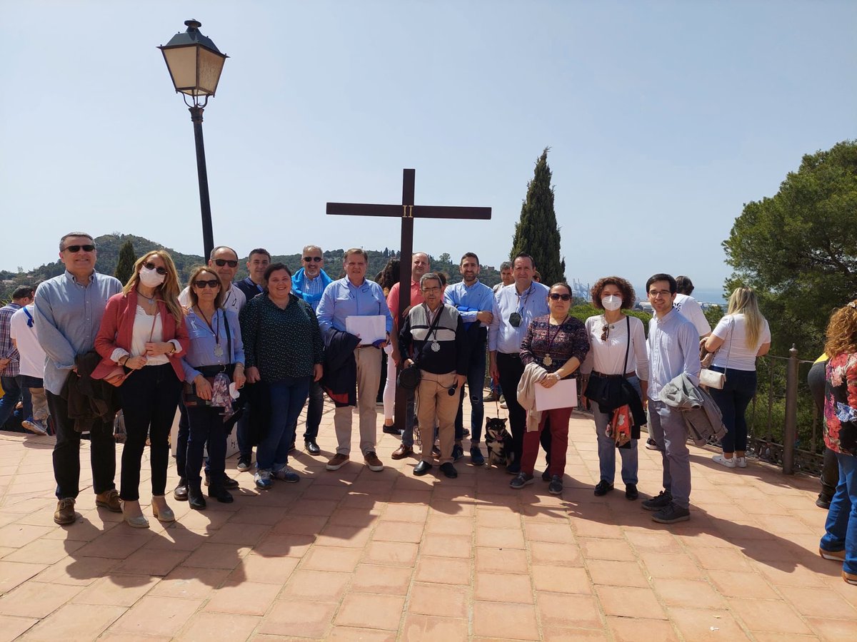 ⚜️ VÍA CRUCIS ⚜️

En la mañana de hoy, como todos los años, se ha realizado el Vía Crucis y pésame a María Santísima de Gracia, realizando las estaciones de penitencia hacia la Ermita del Calvario #CofradíasMLG