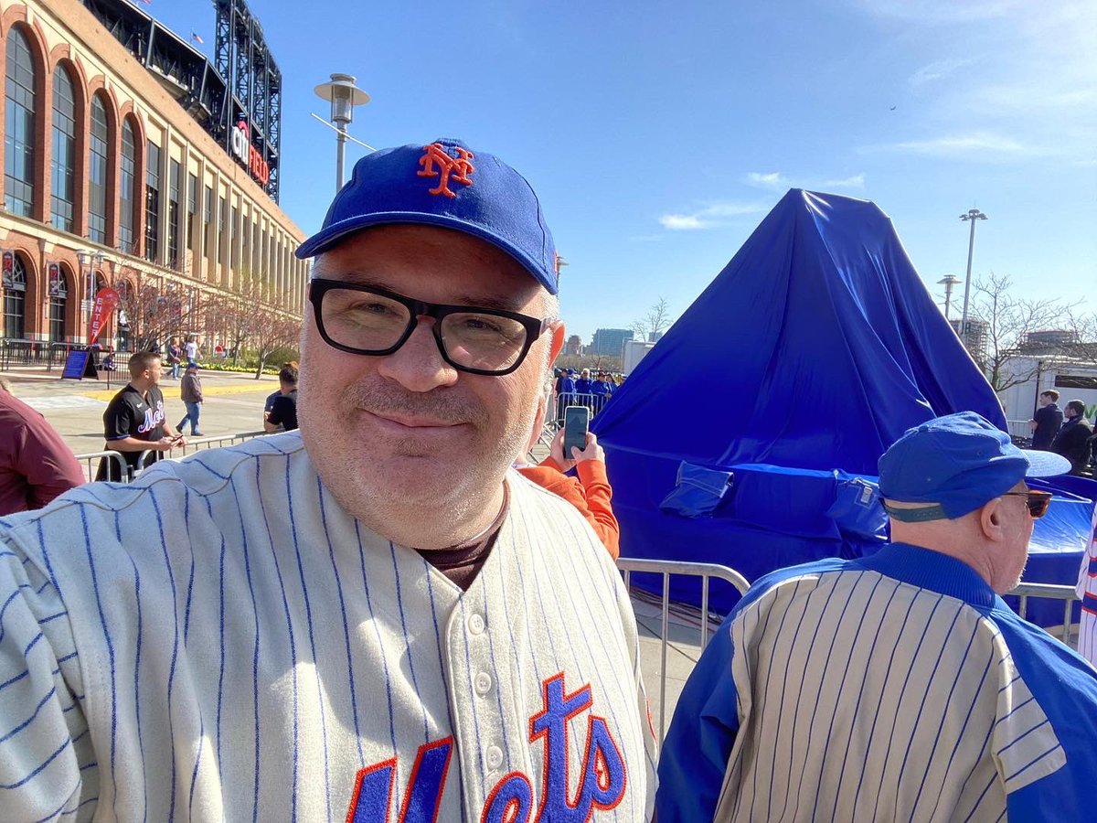 JohnCerilli's tweet photo. Greetings from #OpeningDay at @CitiField and the @Mets unveiling of the long awaited #TomSeaver statue! Also pictured, my signed Tom Seaver #rookiecard. What a glorious day! #LGM #LFGM @MLB #baseball #Flushing #Queens #NYC ⚾️ 🍎 🎩 💙 🧡 4️⃣1️⃣ https://t.co/HIogW4qnBA