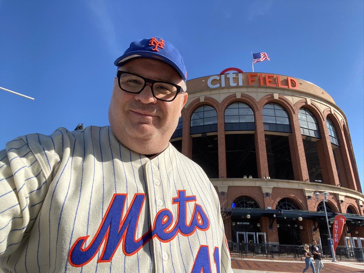 JohnCerilli's tweet photo. Greetings from #OpeningDay at @CitiField and the @Mets unveiling of the long awaited #TomSeaver statue! Also pictured, my signed Tom Seaver #rookiecard. What a glorious day! #LGM #LFGM @MLB #baseball #Flushing #Queens #NYC ⚾️ 🍎 🎩 💙 🧡 4️⃣1️⃣ https://t.co/HIogW4qnBA