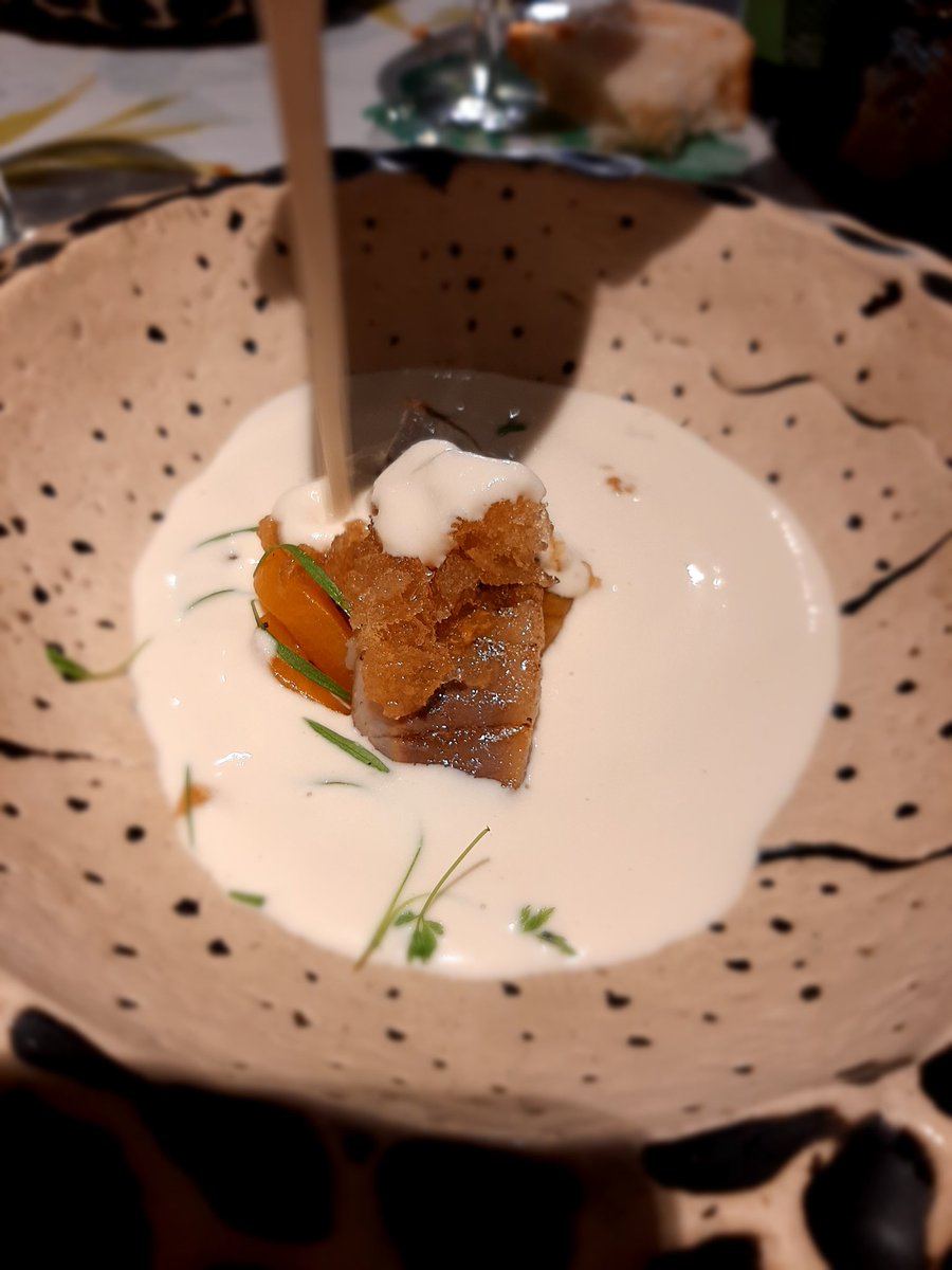 comebebeama69's tweet photo. Almuerzo en BENDITO #Málaga #CocinaHonesta de la 22222ooomano del gran #Chef @MarioSegado al que seguimos allá donde vaya... y lo sabe! 😉 Como siempre, un disfrute! #Ajoblanco 1/4 https://t.co/iDo53XRpGg