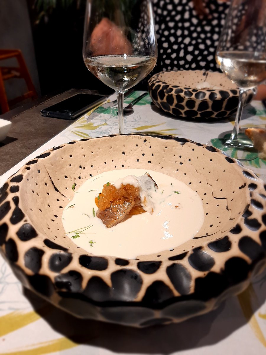 comebebeama69's tweet photo. Almuerzo en BENDITO #Málaga #CocinaHonesta de la 22222ooomano del gran #Chef @MarioSegado al que seguimos allá donde vaya... y lo sabe! 😉 Como siempre, un disfrute! #Ajoblanco 1/4 https://t.co/iDo53XRpGg