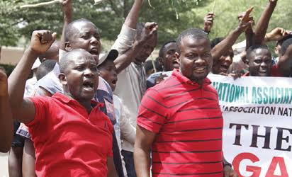 Hibraheembamid1's tweet image. You all should please join this #EndASUUStrikeNow movement by liking and retweeting all the posts related to ASUU strike..

Our voices must be heard!!

Give us back our right to education!!! ✊✊

@nassnigeria @NigEducation @NigeriaGov @NANSNIG

#GETPVC
#EndASUUStrikeNow