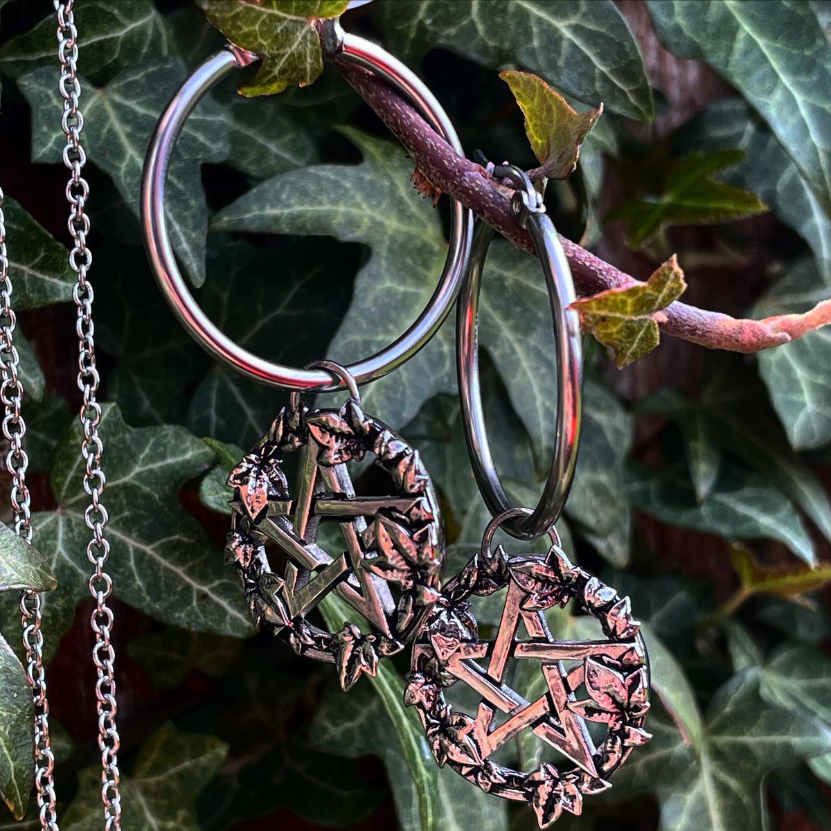 MysticumLuna's tweet photo. IT’S  TIME 🍃 The new Green Witch instalment has now dropped 😍 we’ve put a lot of time and love into this collection (hence the wait)! Made of stainless steel, these babies are super durable and extremely detailed thanks to our fave @jamessuretart 🖤 https://t.co/qQmL4icnBK
