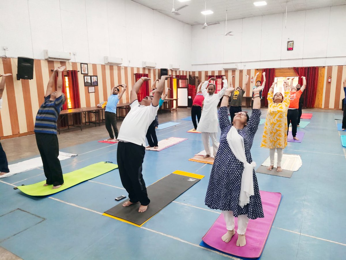 cmpdil's tweet photo. Some glimpses of the yoga sessions organised at Dhanbad, Bilaspur and Bhubaneswar by Regional Institute's of CMPDI are..
@moayush
@AmritMahotsav
@JoshiPralhad 
@raosahebdanve 
@PIB_India https://t.co/ZdF7KFHMLE