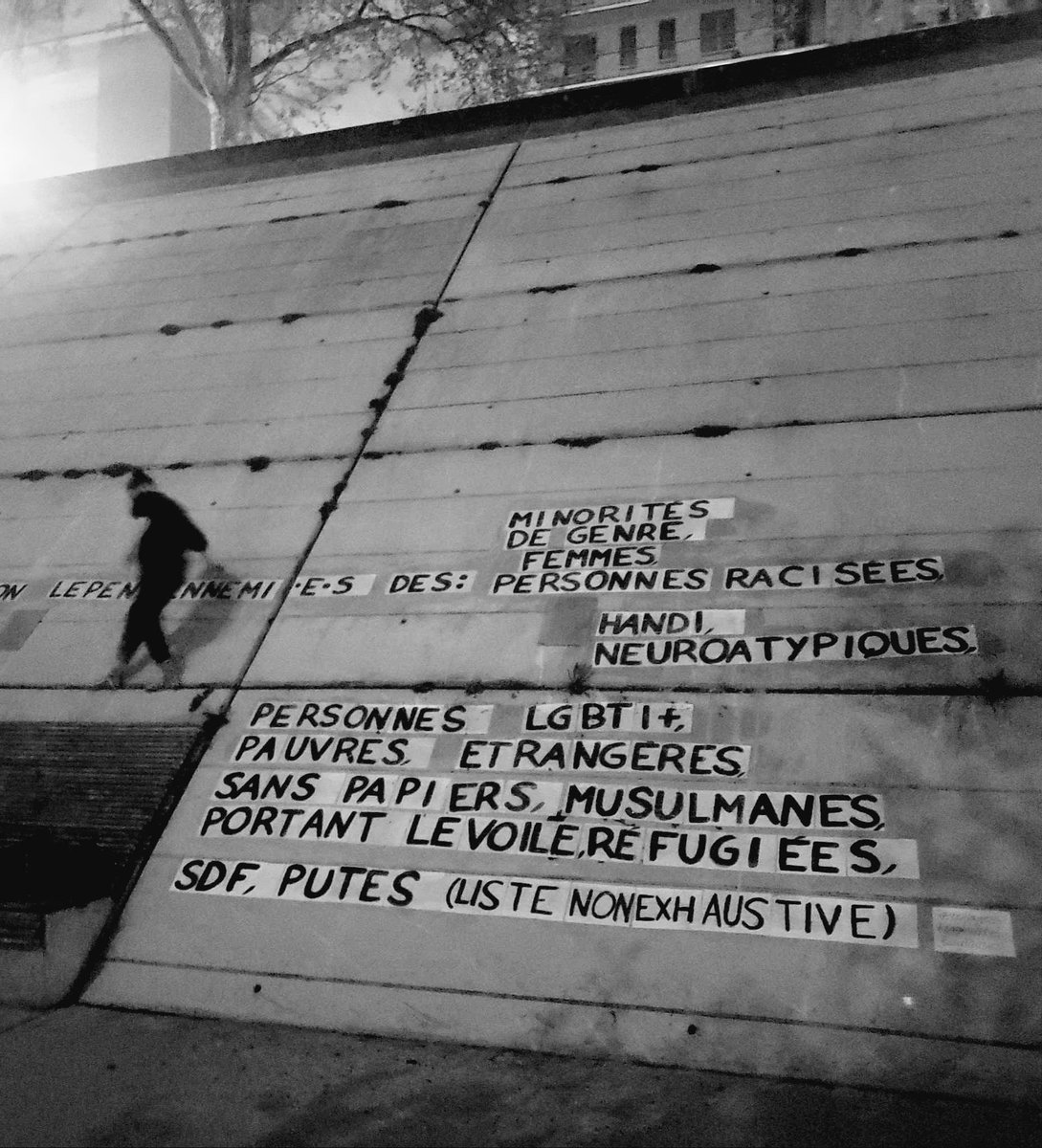 CollagesTLS's tweet image. Collage d'hier soir pour dénoncer la violence des programmes des candidat.e.s au second tour des élections présidentielles.
#Collagesféministes #Toulouse #Électionsprésidentielles2022