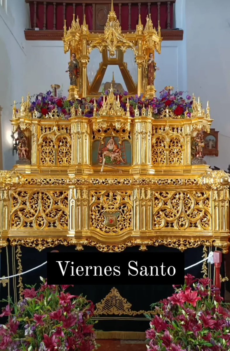 VIERNES SANTO. 
Hoy es día de dar testimonio de nuestra Fe por las calles de nuestro pueblo acompañando a nuestros titulares.
Después de estos largos años de espera podremos dar gracias a Dios por todo y rogar por los que se fueron.