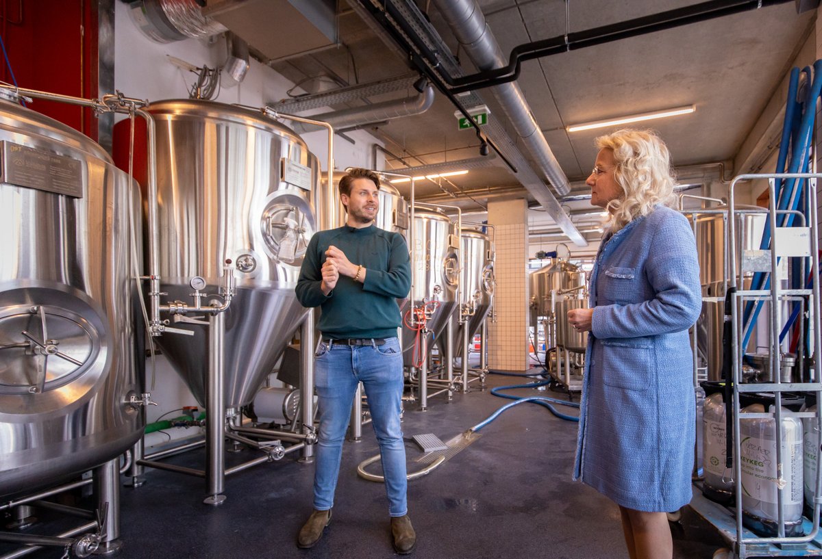 Met ondernemers, organisaties en burgerinitiatieven werkt <a href="/sterkbrabant/">Stérk.Brabant</a> samen aan thema’s als duurzaam, circulair, en sociaal inclusief. Gedeputeerde Elies Lemkes keek tijdens haar werkbezoek over brede welvaart mee in de keuken van #Rabauw en #stadslandbouwBrandevoort