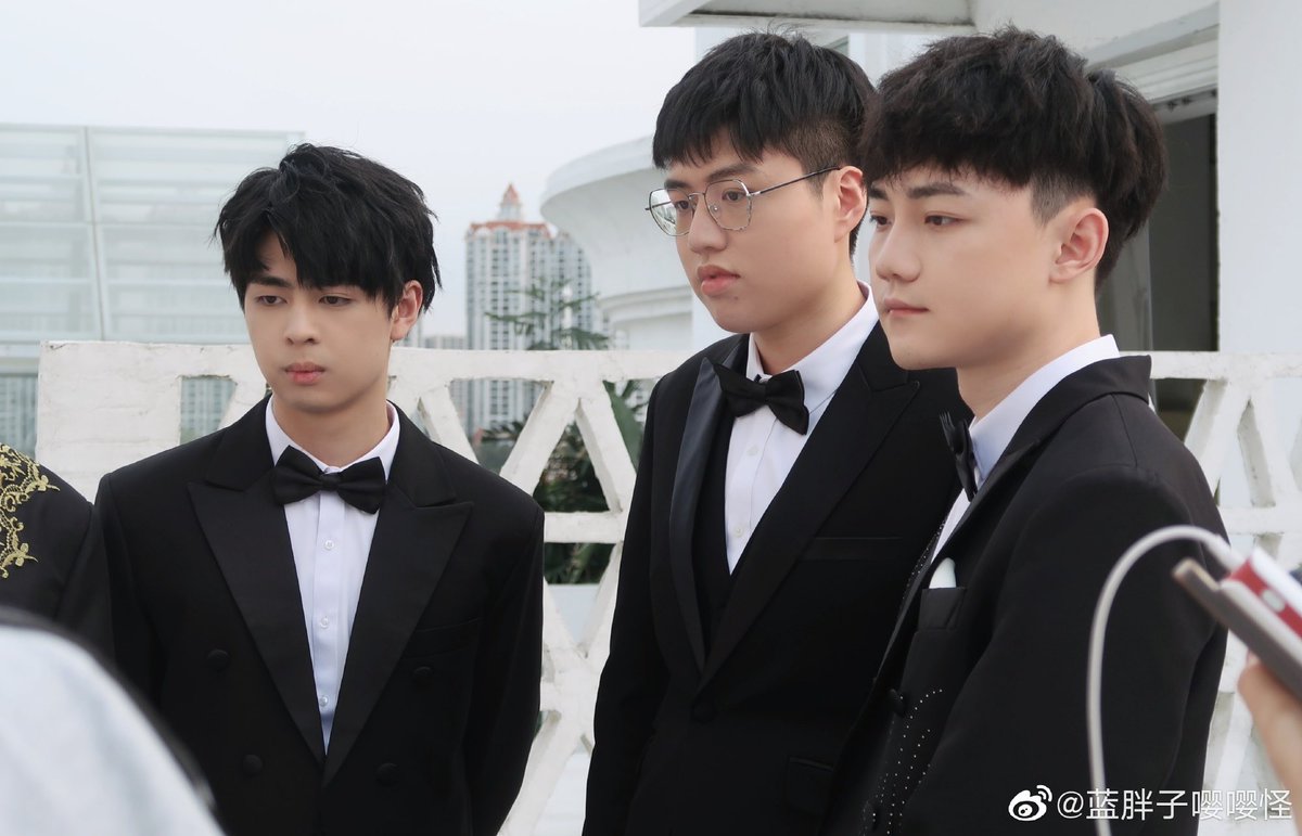 WolvesIDV_ThFan's tweet photo. รูปคุณพี่ #Wolves_Crazy จากเว่ยป๋อของคุณหลานพั่งจื่อค่ะ หล่อเนอะ ไม่รู้ว่าจะมีมั้ย แต่อยากเห็นคุณพี่ใส่สูทขึ้นไปจับมือสักครั้งจังค่ะ https://t.co/fXryanki3v