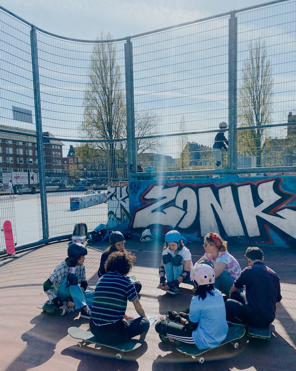 AEIDL's tweet image. Yesterday we’re in Amsterdam, filming amazing projects of  #Liaise for #EUBIC 🎥
We met Zsofia Kollar from #HumanMaterialLoop, who creates clothes from hair and @MeridaMiller from #ProjectFearless who empowers young girls. Projects supported by @ImpactHubAMS #BetterIncubation ⚡️