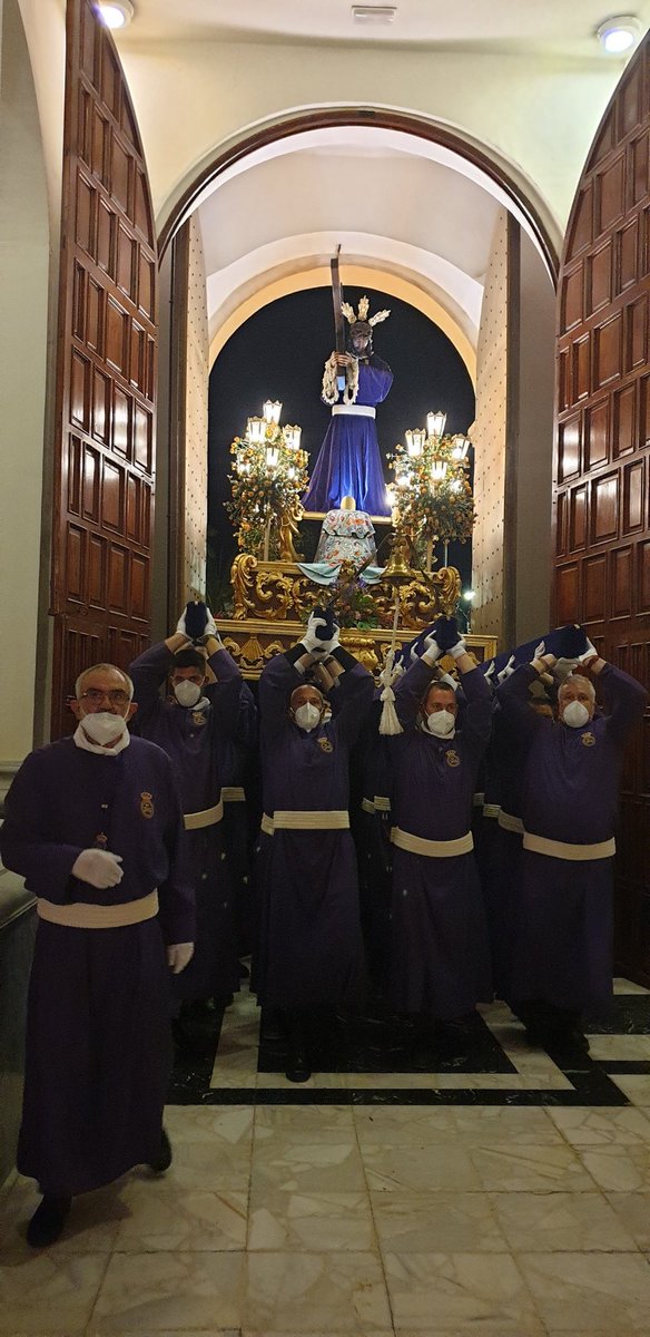Como Nazareno de honor, ha sido un orgullo y un placer inmenso poder dar la salida al Jesús Nazareno de la Unión y acompañarlo en su procesión del jueves Santo. Devoción, belleza y maestría de los 80 portapasos y de los Nazarenos de la Agrupación.  Enhorabuena a todos.