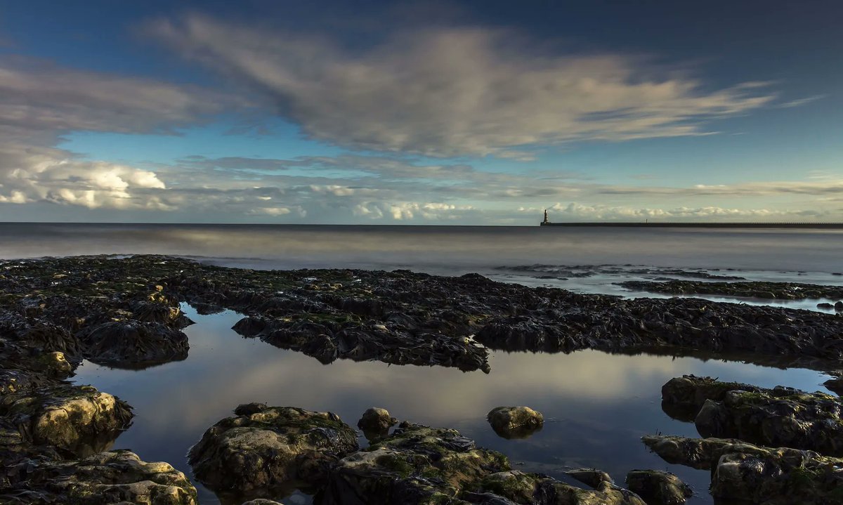 Escaping to the coast this Easter? Roker and Seaburn on the north east coast have drawn families to their golden sands for decades, perfect for sandcastles and strolling along Roker Pier! buff.ly/3F1HqQg