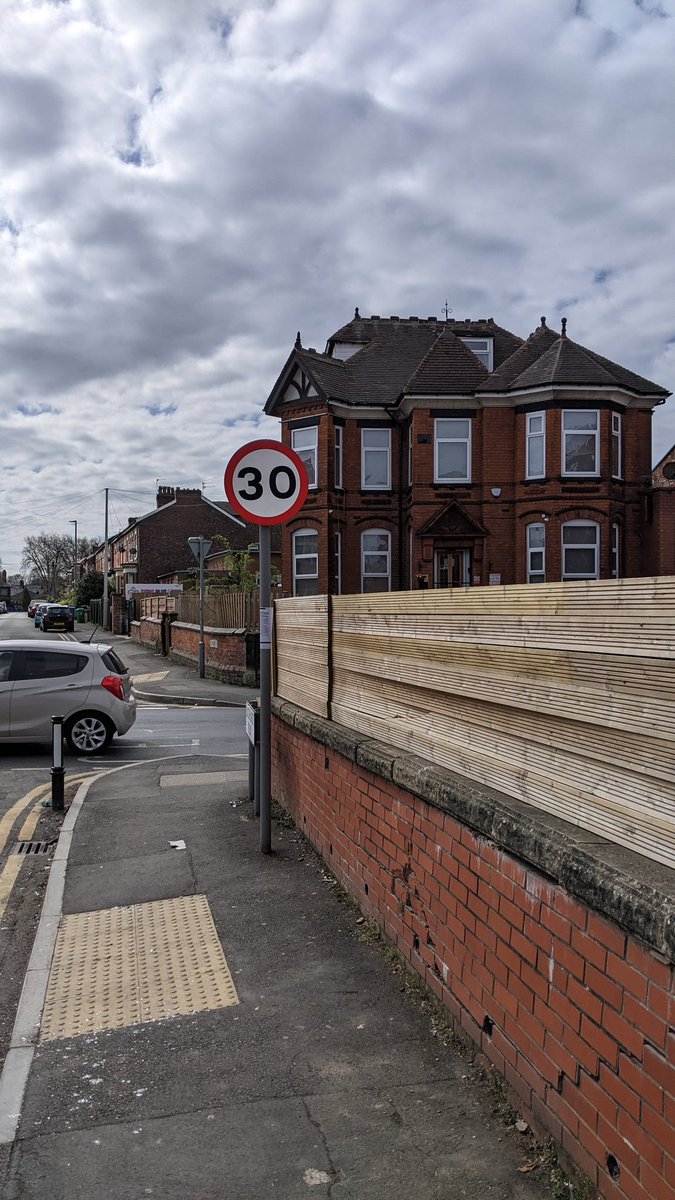 NewsLevenshulme's tweet image. Long suffering silver birch tree at the corner of buckhurst and Albert road has finally been taken down