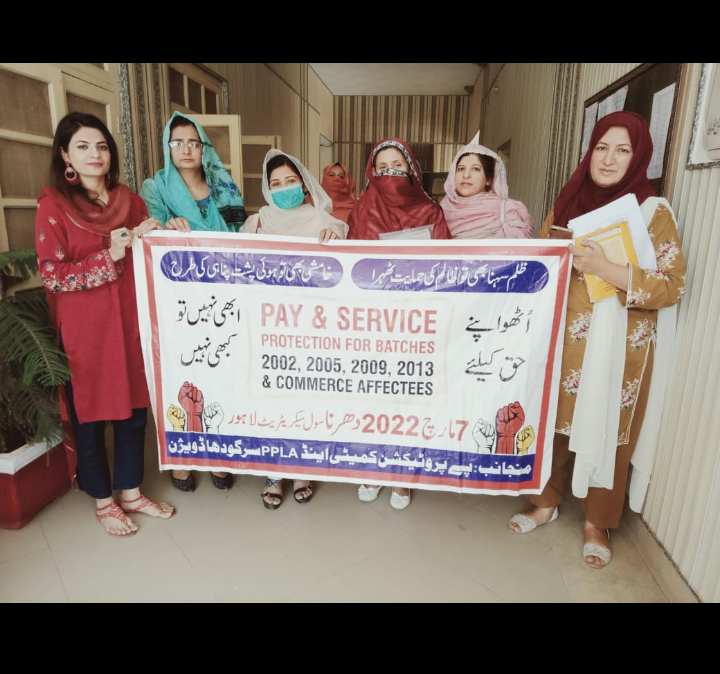 Lubnamaqsood3's tweet photo. The Punjab govt has completely failed in providing us our rights of pay and service protection.
#Suo_Moto_For_Teachers https://t.co/R4uY94oIfy