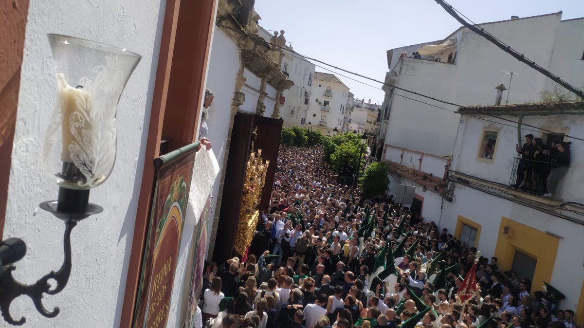 uhhjerez's tweet photo. 12:17h. Madrugada, La nueva Madrugá, la termina el Rey de la Plazuela
 @HermandadYedra 
#laSemanaSantadelailusión https://t.co/I8jWyC4gYQ