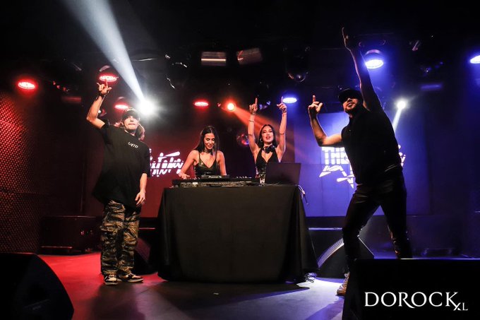 View image on Twitter