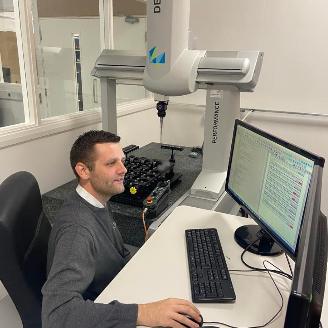 verusmetrology's tweet photo. Before we head off to enjoy the bank holiday, we've got some work to do first! #Metrology Applications Engineer Jack is busy reviewing data for a multi-station #turnkey fixture #PCDMIS program to ensure the process is repeatable before proceeding with GR&amp;R

#verusmet #measurement https://t.co/kYHyagdslf
