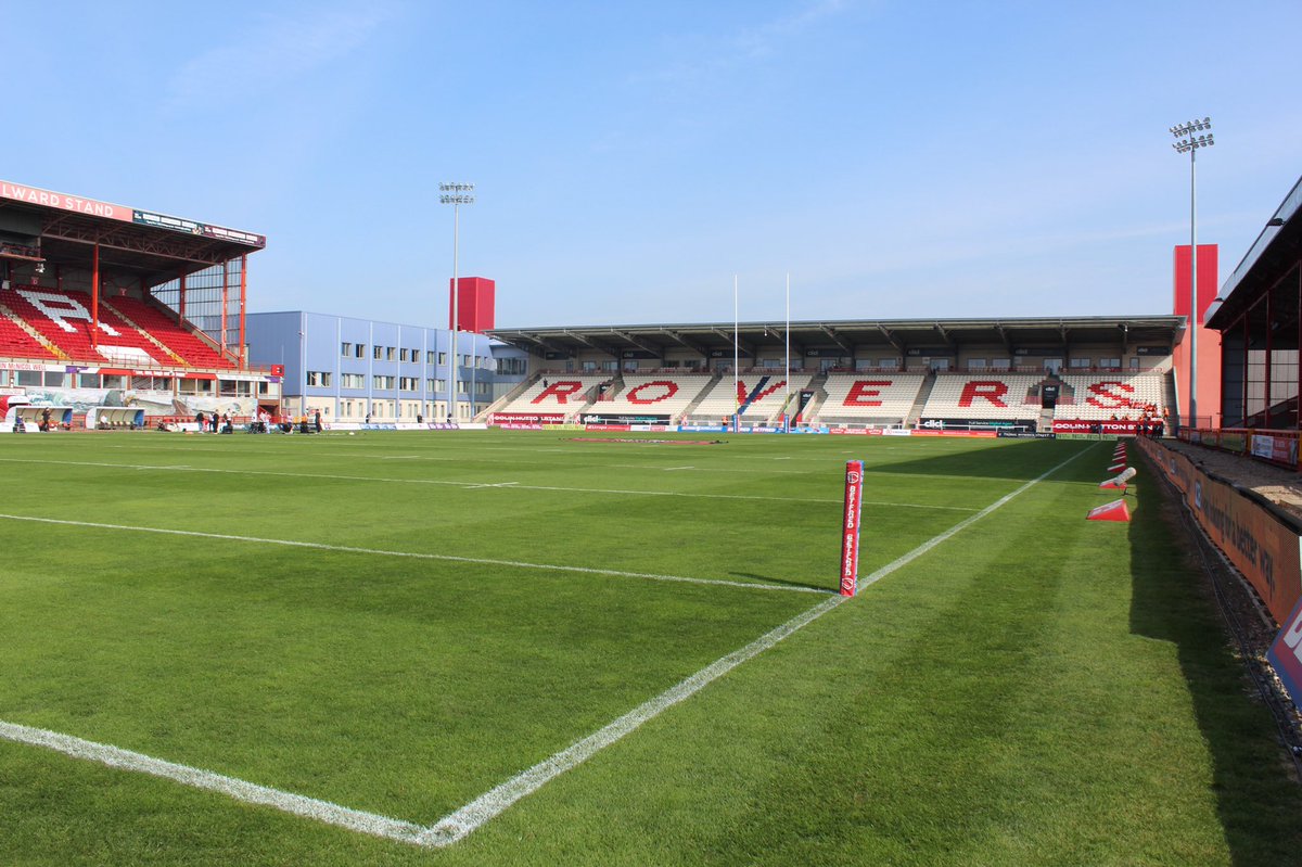 AnthonyBrockwel's tweet photo. Ready for the Hull derby. Band ready, sky ready, weather is ☀️👌🏻 and the pitch is looking good in the sun. Thanks @AlexEGreen99 for the photos 😘 @DPSGOLF https://t.co/7FKaywP3UB