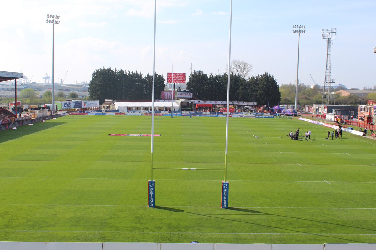 AnthonyBrockwel's tweet photo. Ready for the Hull derby. Band ready, sky ready, weather is ☀️👌🏻 and the pitch is looking good in the sun. Thanks @AlexEGreen99 for the photos 😘 @DPSGOLF https://t.co/7FKaywP3UB
