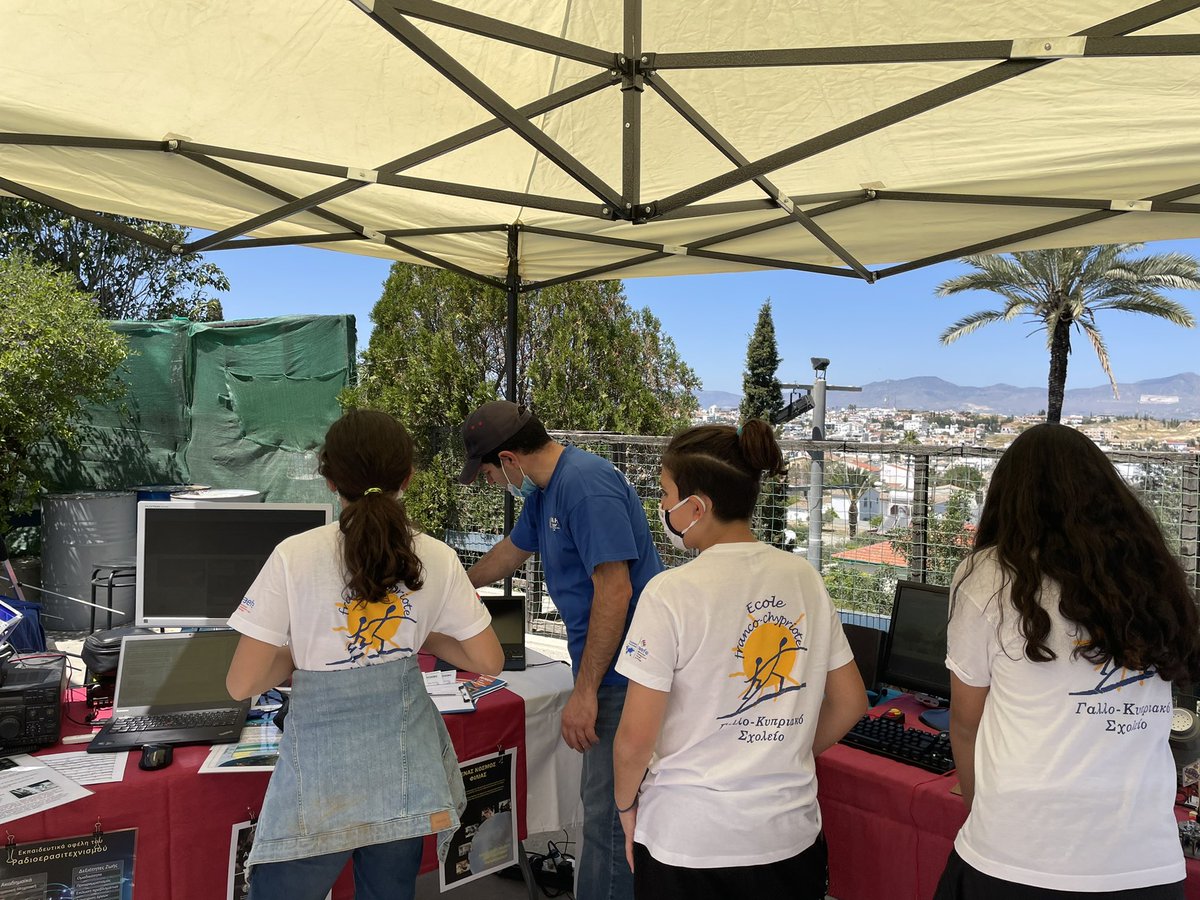 EFCNicosie's tweet photo. At the #ScienceFair2022, thanks to The Cyprus Institute for the amazing organisation of the event ! Our students are having an amazing time ! 😃 Thanks to Nestoras for showing them morse code and Slow Scan television ! #blob @CM2EFCNicosie1 @aefeinfo @IEN_ZESE https://t.co/BIB065AORj