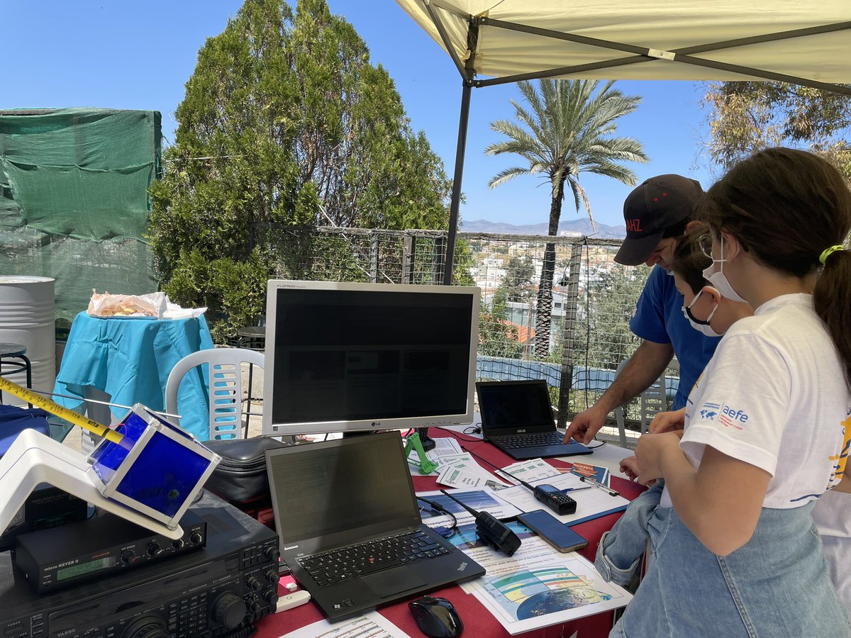 EFCNicosie's tweet photo. At the #ScienceFair2022, thanks to The Cyprus Institute for the amazing organisation of the event ! Our students are having an amazing time ! 😃 Thanks to Nestoras for showing them morse code and Slow Scan television ! #blob @CM2EFCNicosie1 @aefeinfo @IEN_ZESE https://t.co/BIB065AORj