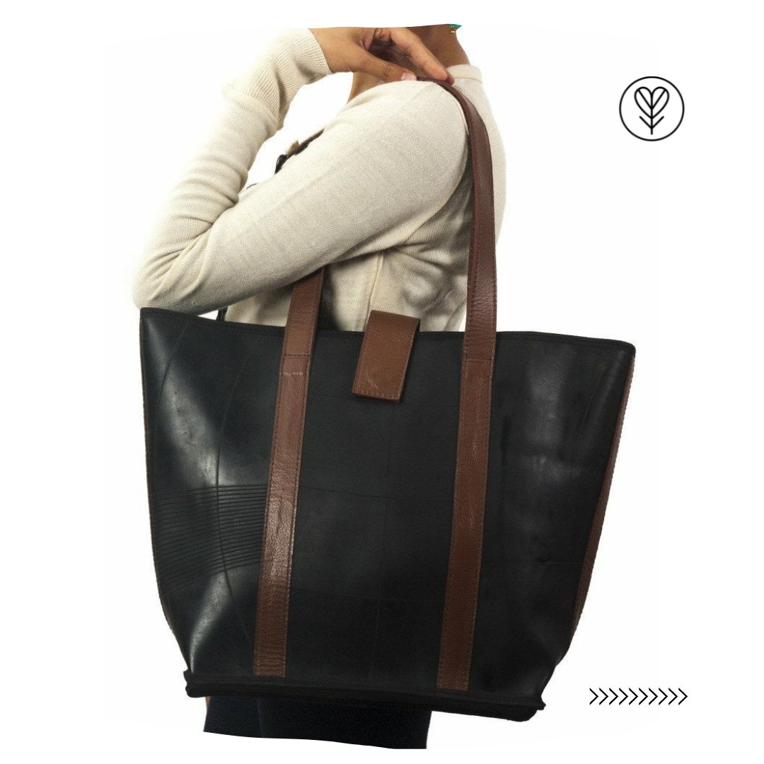 GreentheMap's tweet photo. TUBE TOTE BAG
Made with recycled tyre tube and recycled leather, this bag has a zipped inner pocket and closes with a magnetic snap. BUY YOURS NOW AT https://t.co/2GUsEsTDjz!
#greenthemap #upcycled https://t.co/bi7qzeri8i