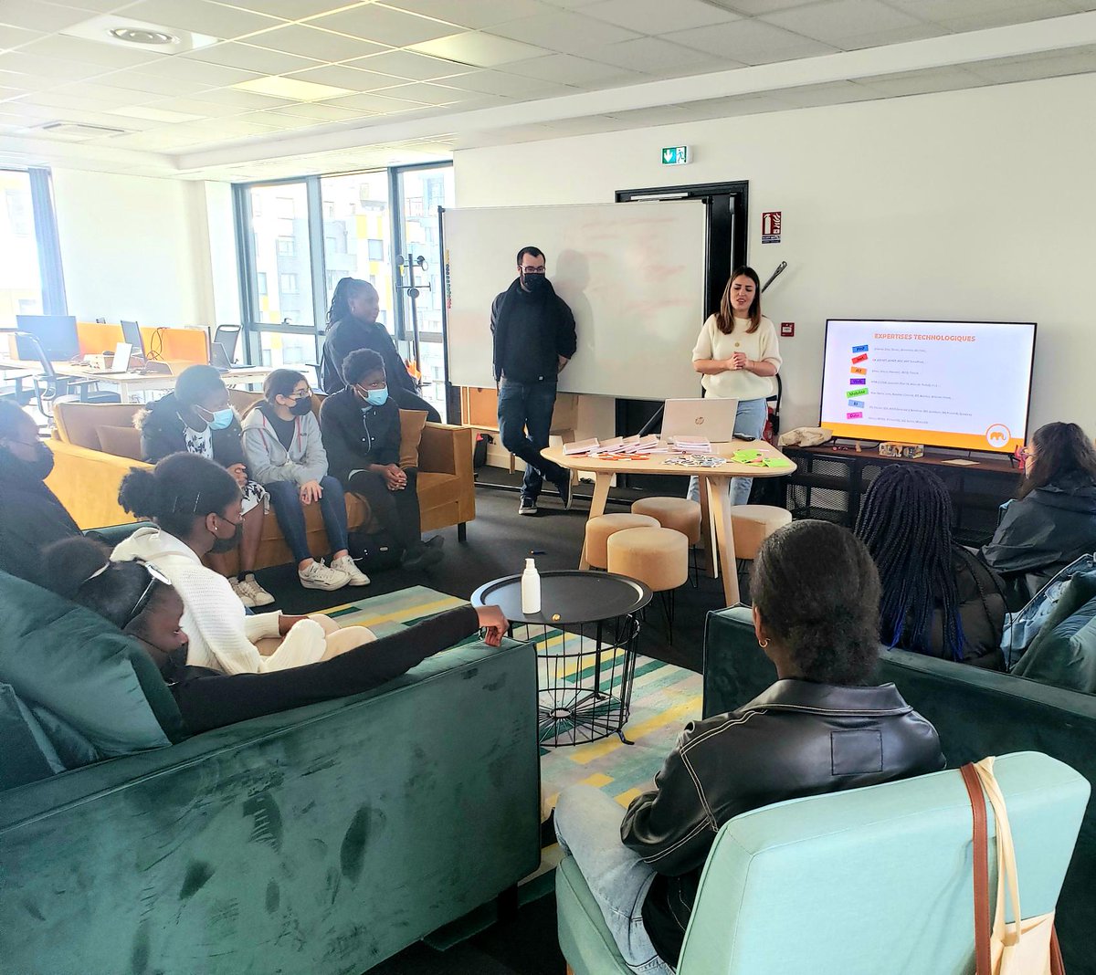 Attineos's tweet photo. Aujourd'hui, nous accueillons des jeunes filles du programme Wi-filles. C'est toujours un plaisir de partager et d'échanger sur les perspectives de la programmation informatique #wifilles #informatique #atelierinformatique #developpementweb #engagemen #facenormandie https://t.co/4hZXMrZf53