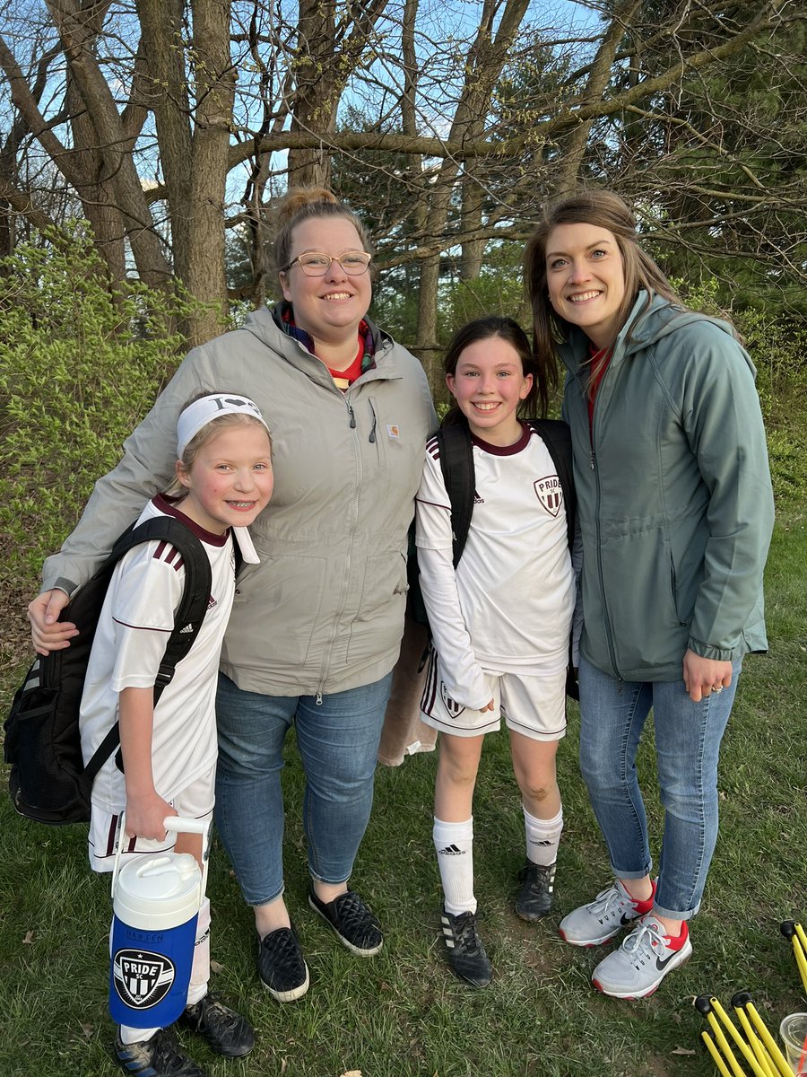 MrsFordWT's tweet photo. Mrs. Thompson and I had so much fun watching these girls play last night! Their team won! Go pride! https://t.co/j8gk9SDxjR
