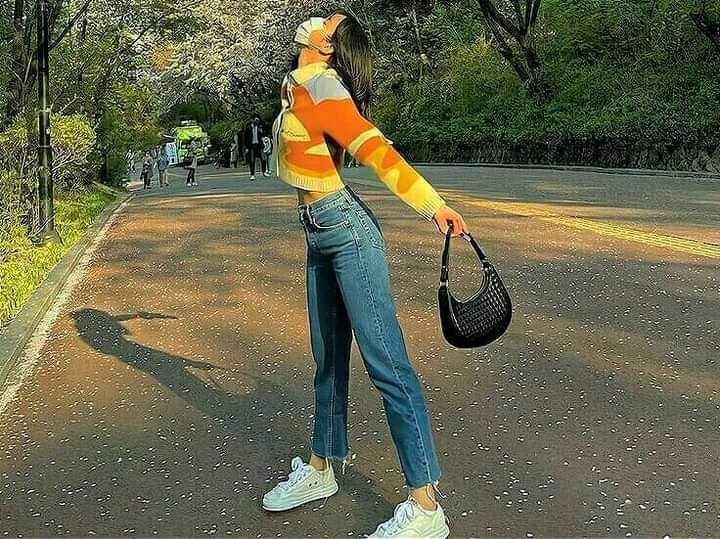 Everyone, let's love our nature, like how oury girl loves them. 🌏

#LetTheEarthBreathe 
#savetheearth 
#savetheplanet 
#ProtectMotherEarth 
#scientistprotest 
#ScientistRebellion 
#SpreadAwareness 
#SpeakUpAndSpeakOut