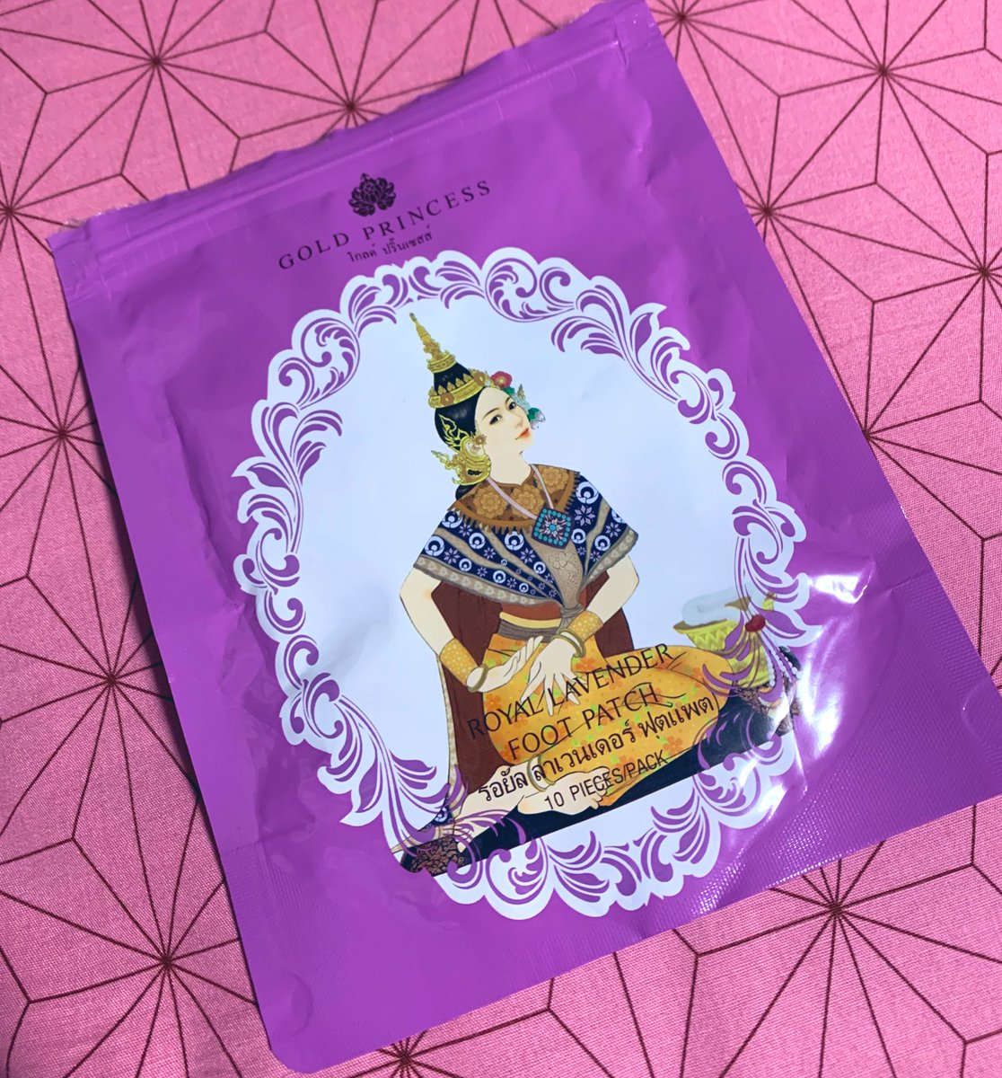 Sunny_Petal_'s tweet image. 全身筋肉痛ゆえ #footpatch と #ハーバルネックピロー でメンテナンス中…。

この DusitraのGOLD PRINCESSシリーズはほんとおすすめ。コロナ前にタイ人友達が日本に旅行に来た時に大量に持ってきてくれたけど消費期限切れてるような気もする(タイ暦で書かれてるからわからん)