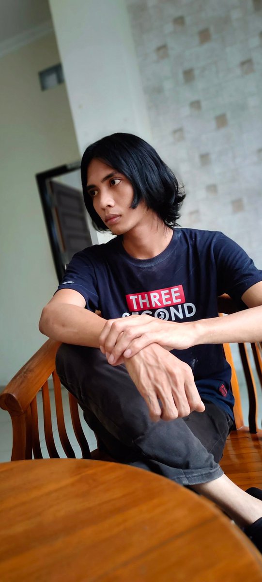 Sembari terdiam hingga gelap yang jatuh menutupi semua pandanganku, tetapi tidak dengan pikiran yang tetap kemana2. 
Berharap ku mampu menakhlukan segala masalah yang tiba2 datang nanti.