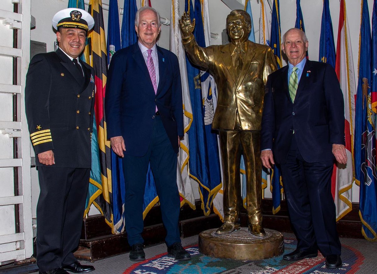 Gipper_76's tweet photo. This week @SenatorCardin and @JohnCornyn took a tour of #warship76 to get a taste of #NavyLife in Japan. We were honored to show them around. #WeAreReagan #FDNFJapan https://t.co/Z09gd3Qtjh