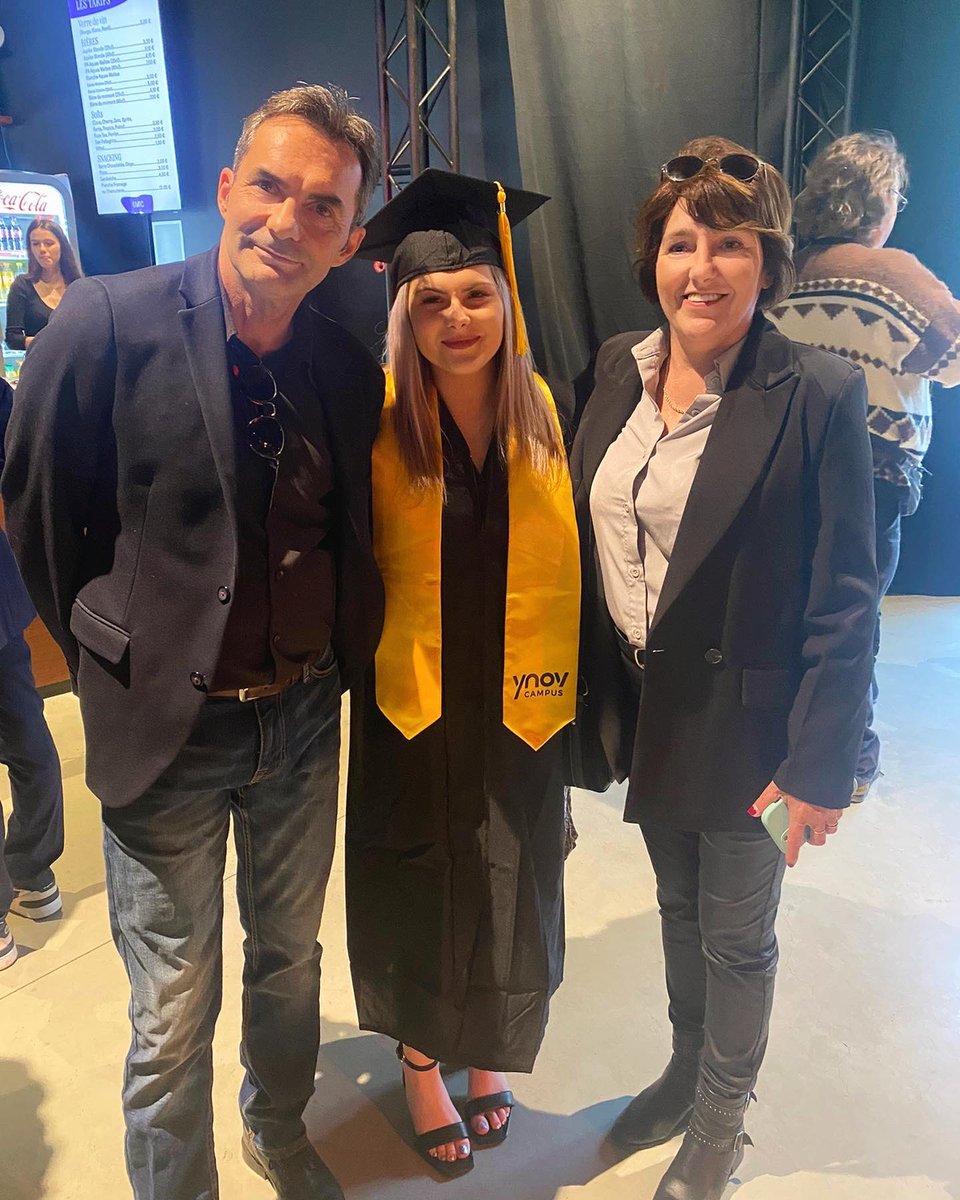Manoncsnv's tweet photo. Bac +5 ✅ 

Une page se tourne, place à la vraie vie ! 💪🚀

#Master #diplômée https://t.co/WyF8v0M1O6