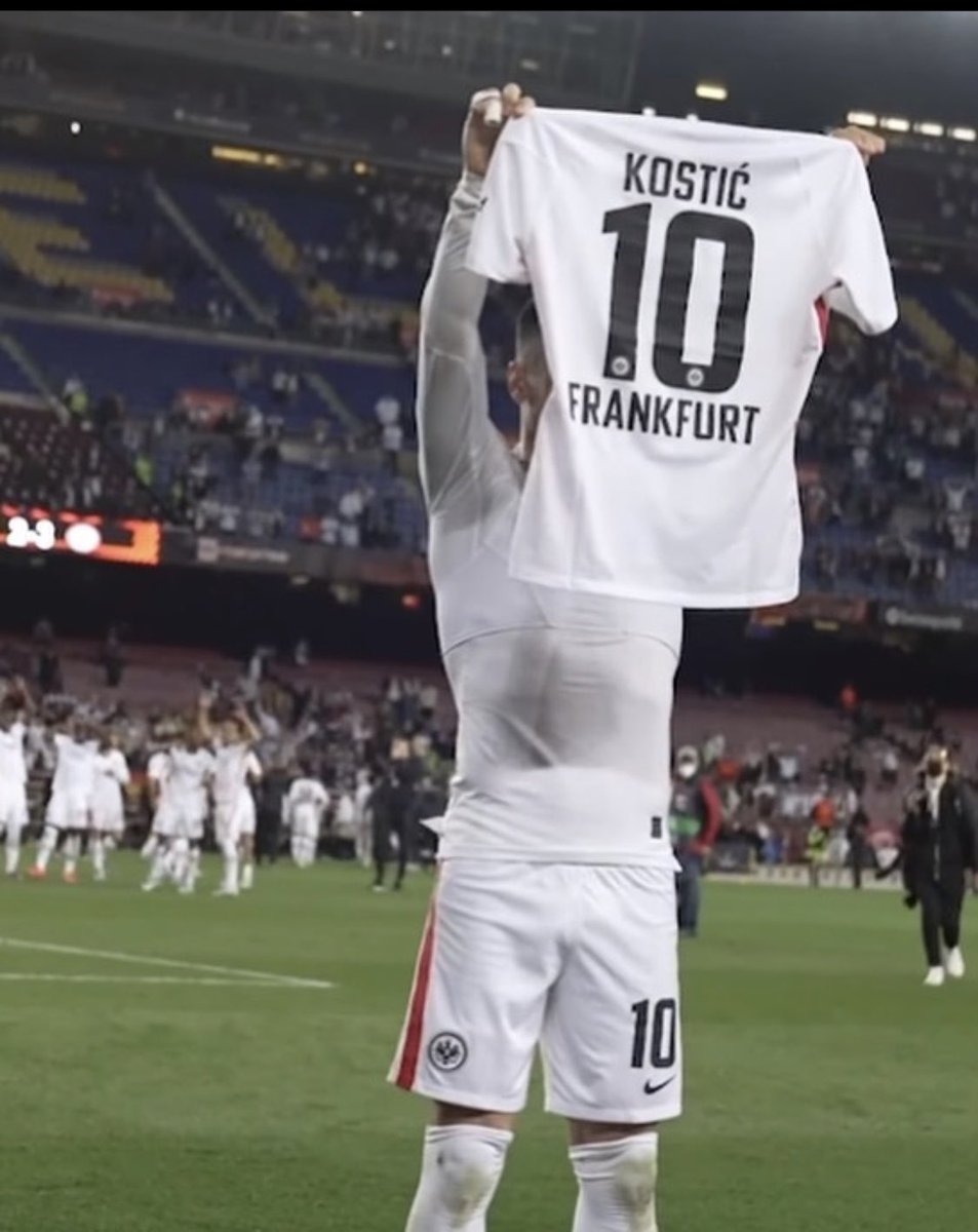 luisliquid's tweet photo. Kostic imitando a Messi en lo que era su casa!  BRUTAL!! 😂
#Xavineta #BarcelonaEintracht #futbol #EintrachtFrankfurt #brutal https://t.co/WfBah4xdFq