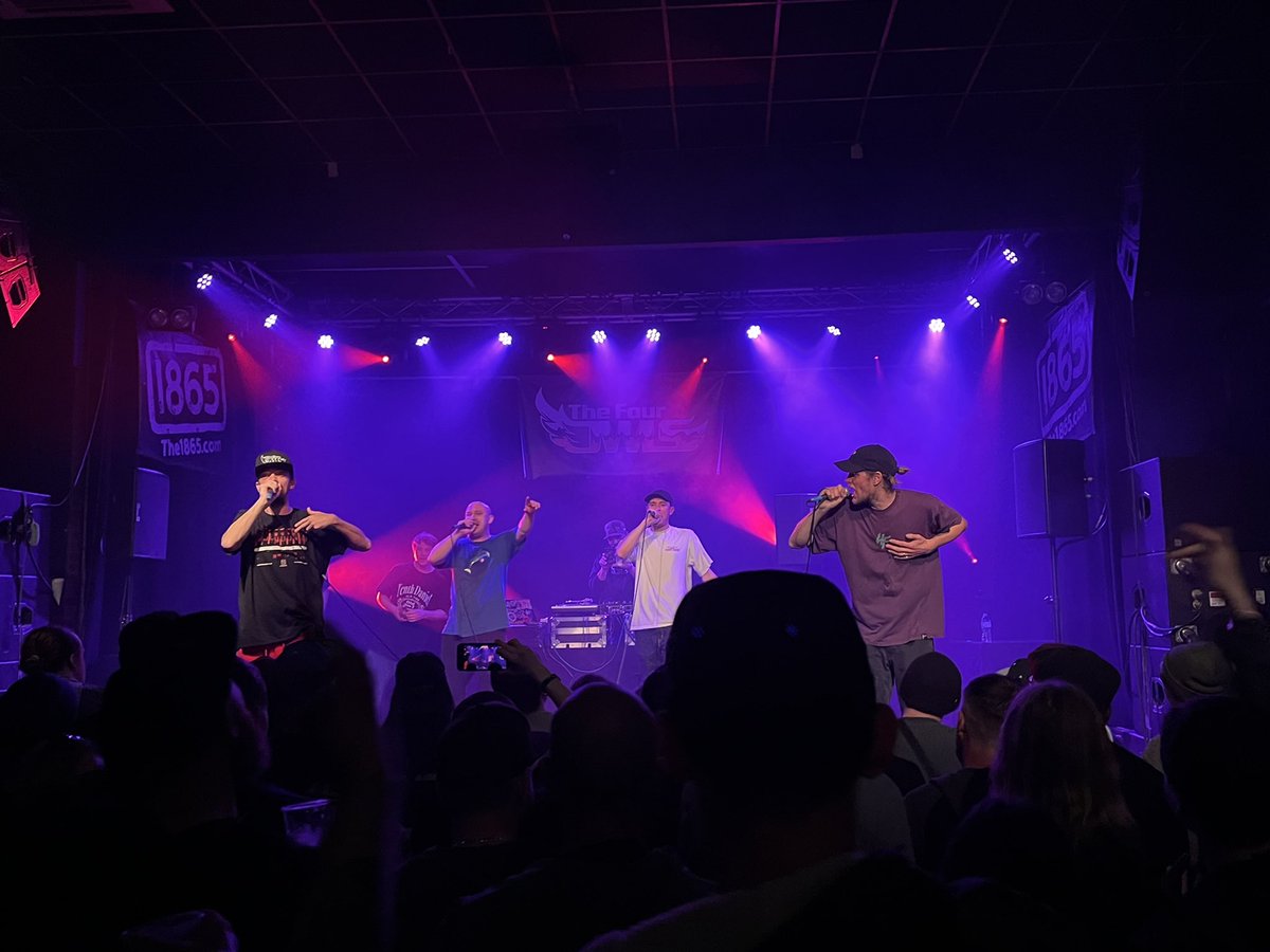 AliciaWoolff's tweet photo. @TheFourOwls @mcleafdog @mrfliptrix @realverbt @bva3 killed it in Southampton last night, worth the 9 year wait to see them 🦉 just gotta see @DirtyDikeSMB now https://t.co/IKbASQdlqM