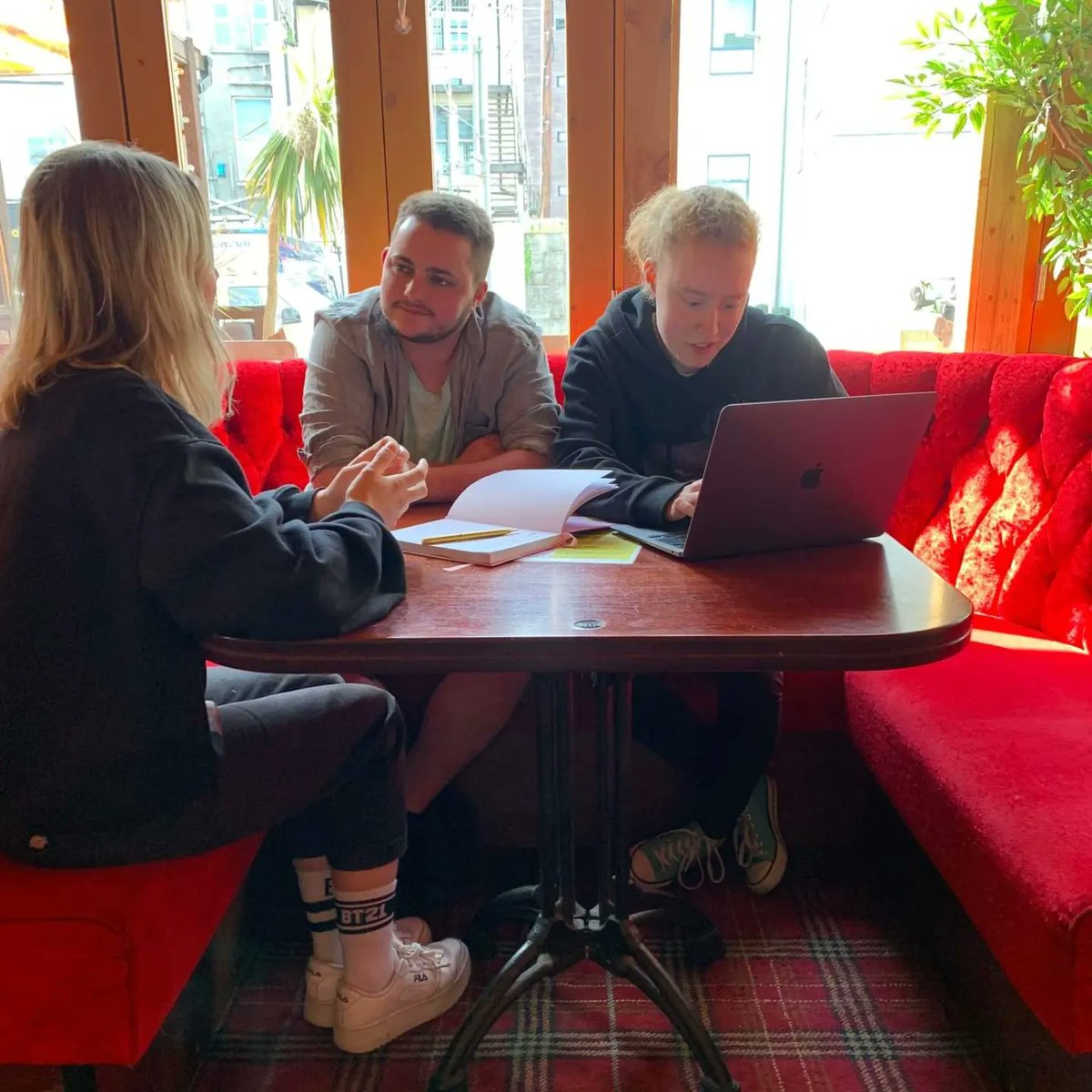 We've had some exciting production meetings this week with local creatives to get our next project rolling.

We will be heading into production very soon so watch this space for a behind the scenes peek at what we are working on. 🦆

#creative #filmmaker #performance #production