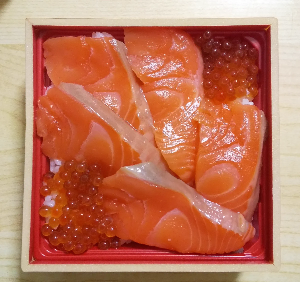 【話題】仙台駅エスパル東館2階の金市朗「サーモン親子丼」破格の680円!