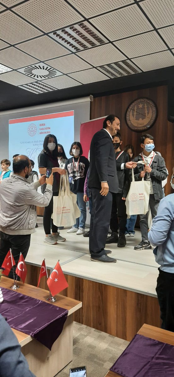 Türkiye Akıl ve Zeka Oyunları il finaline Mangala Kategorisinde okulumuz öğrencisi Minel GEÇİT Bursa İl 2. Olmuştur.Reversi kategorisinde ise Ahmet Erdem TİRİTOĞLU İlçemizi ve okulumuzu en iyi şekilde temsil etmiştir.Her iki öğrencimizi tebrik eder başarılarının devamını dileriz.