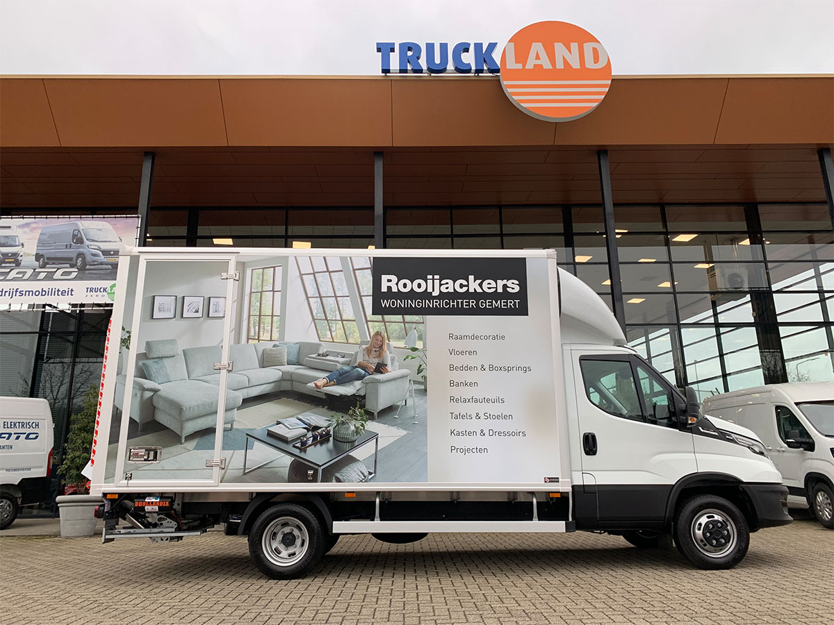 Truckland's tweet photo. Weer een mooi opgebouwde IVECO Daily 40C16 geleverd aan Rooijackers Woninginrichter Gemert 🚛💪 Opgebouwd door ECF Eindhovense Carrosseriefabriek. Veel succes gewenst namens Truckland!
#FIAT #fiatdaily #wooninrichting #citybox #bestelwagens #Truckland https://t.co/0EJhUieoST