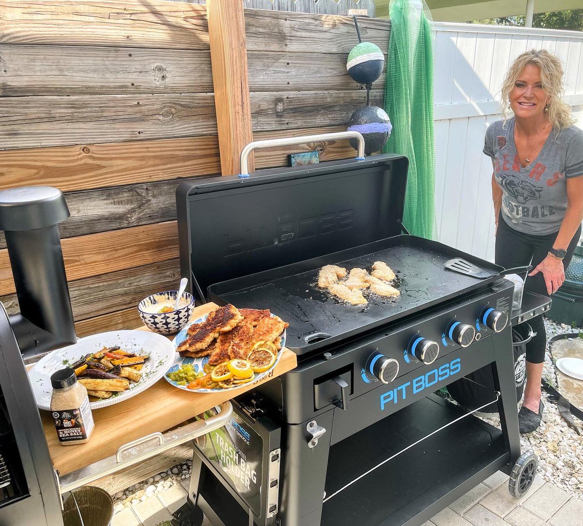 LeeAnnWhippen's tweet photo. Happy Good Friday Fish Fry 🐟 on my @PitBossGrills Ultimate Griddle! Cooking whole meal on this nonstick Beast!! Roasted chili Tartar sauce for dipping!
#goodfriday #fishfryfriday #PitBossNation #pitbossgrills #bbqfamily #flattopgrill #fishdish #fishdinner #vegetables https://t.co/zIgyYRLBlF