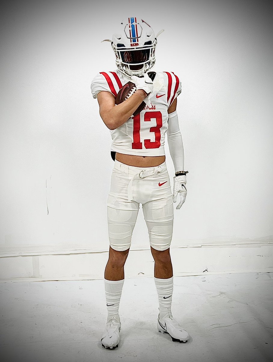 Matt_Manning13's tweet photo. I had a great visit at ole@Miss yesterday! Thank you for having me @RebelsFBRec @OleMissFB @Lane_Kiffin @DerrickDnix  @CSmithScout @NCEC_Recruiting @wcsBHSge @wcsBHScf @NPA_Tennessee https://t.co/3scYLN9xdO