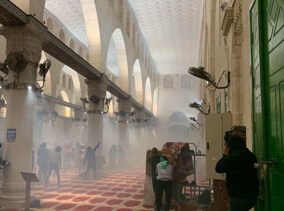 osgaweesh's tweet photo. سيصمت الغرب ولن يتدخل
سيخرس حكام العرب ولن يتضامنوا
سيتجاهل الإعلام الغربي ولن يغطي الحدث
سيخرج علينا صهاينة العرب للتحليل والفلسفة

دعكم من كل هؤلاء وكونوا مع الأقصى ، اكتبوا عنه وادعموا أهل القدس ما حييتم
 #لن_يمر_الاقتحام
#المسجد_الأقصى 
#اقتحام_رمضان 
#AlAqsaUnderAttack https://t.co/nJyxB55OdJ