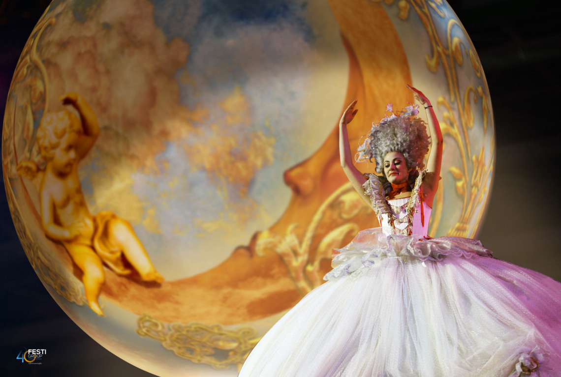 Coreografie e danza aerea; a Riccione la Pasqua è magica e poetica - corriereromagna.it/coreografie-e-…