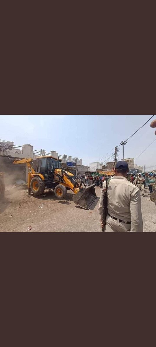 Md__Shahabuddin's tweet photo. #ResistAntiMuslimViolence
If the #BJP was opposition, they would have made the life of ruling party hell in support of their voter base, opposition can’t just sit back while properties of poor Muslims continue to be destroyed by an authoritarian regime !! https://t.co/DXXh0X1Eli