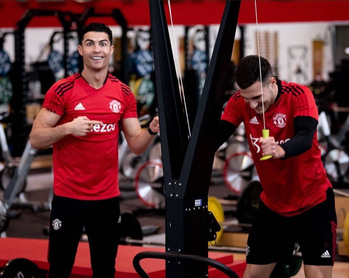 Surprise230's tweet photo. @ErikTenHag__ as make it clear to @ManUtd hierarchy that Portuguese forward @Cristiano will not suite his style of play. https://t.co/WBAUKOX6Kb