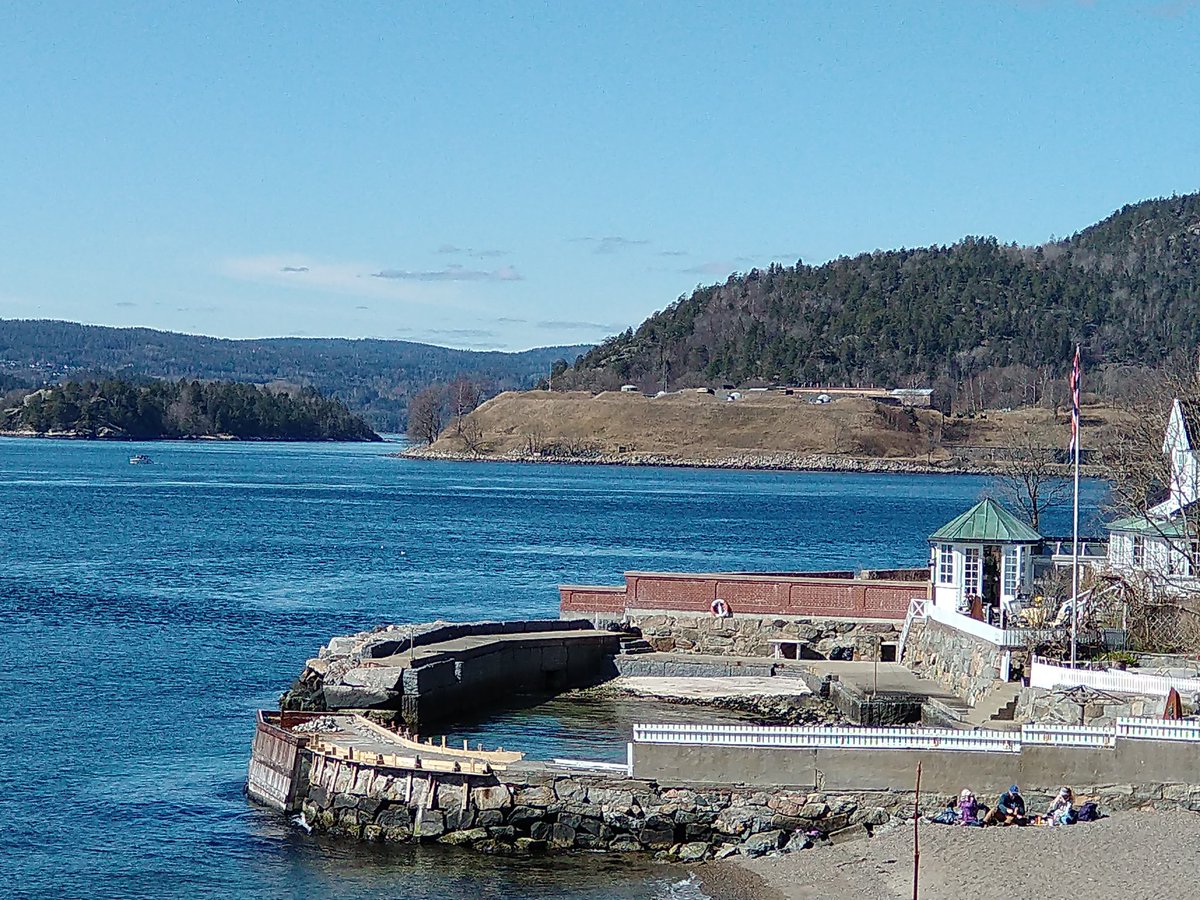 Fred_Oslo's tweet photo. @langpasning @HardcoreHistory I'm at the blücher site right now. 😁 Oscarsborg fortress, Drøbak, Norway. https://t.co/ONFfWhlUCu